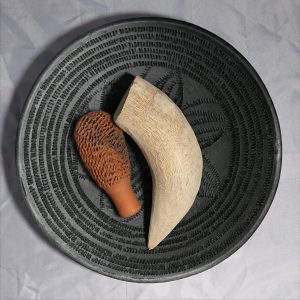 ১টি বাটনা এবং বাঁশের পিষনী (ফুট স্ক্যাবার ফ্রি)