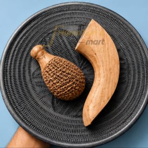 ১টি বাটনা এবং মেহগনি কাঠের বাকানো পিষনী (ফুট স্ক্যাবার ফ্রি)